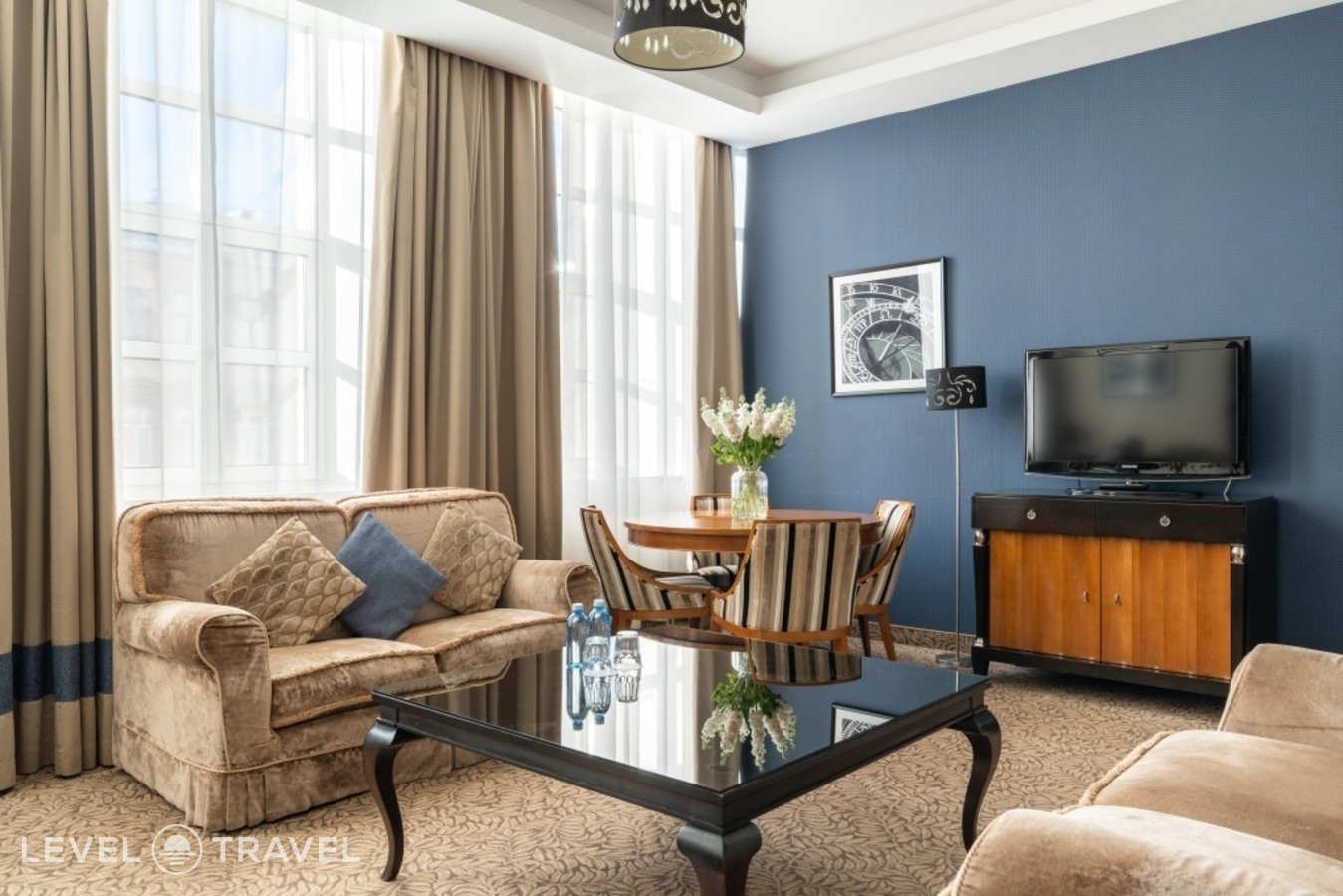 фотографии номера Люкс с видом на город отеля Введенский Отель (Vvedensky Hotel) в Россия(Петроградский район) - фото №4