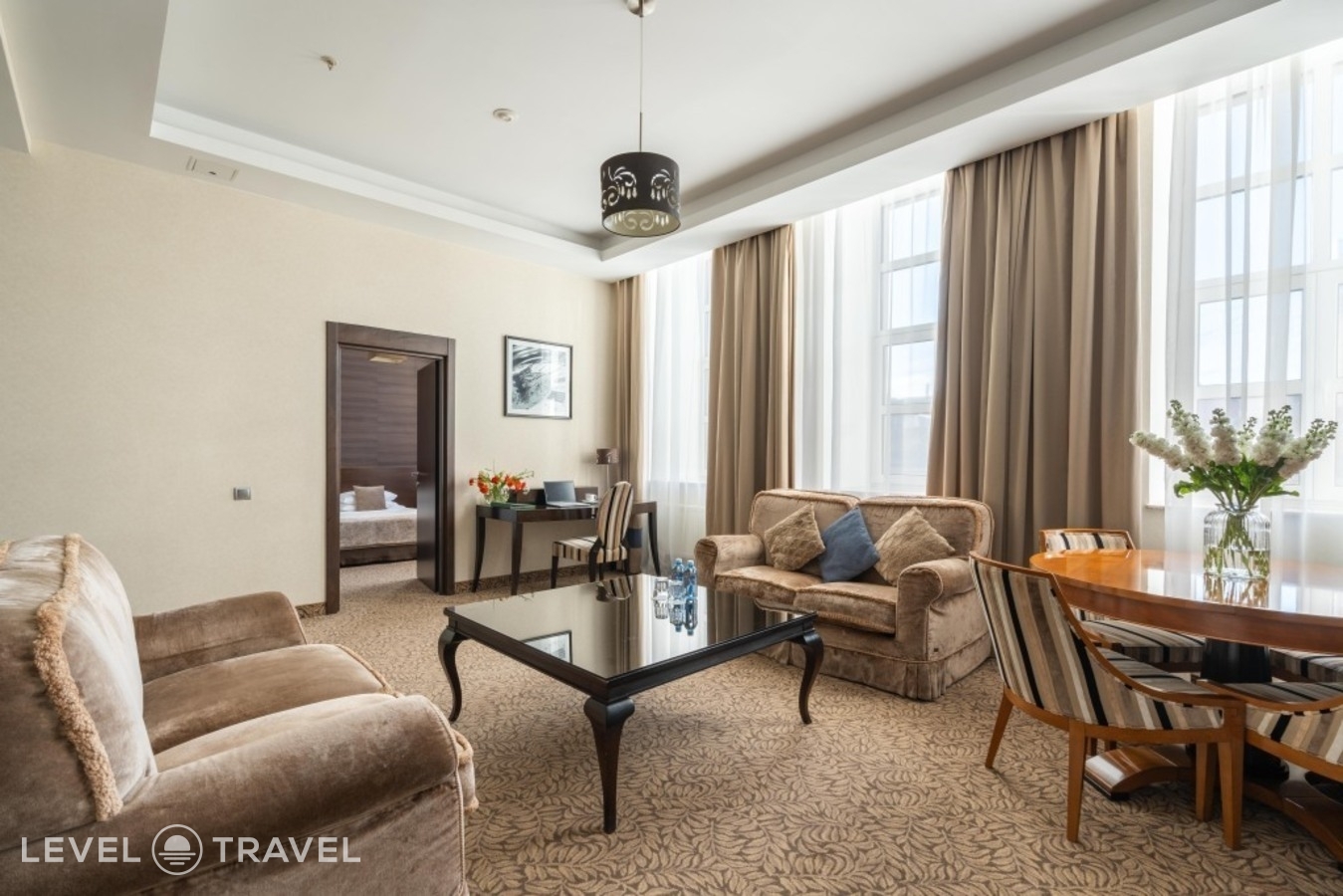 фотографии номера Люкс с видом на город отеля Введенский Отель (Vvedensky Hotel) в Россия(Петроградский район) - фото №3